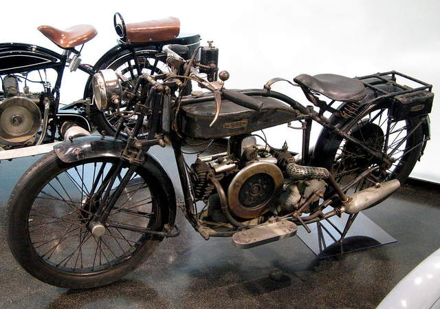 Moto Bison  (année 1920)  moteur BMW 