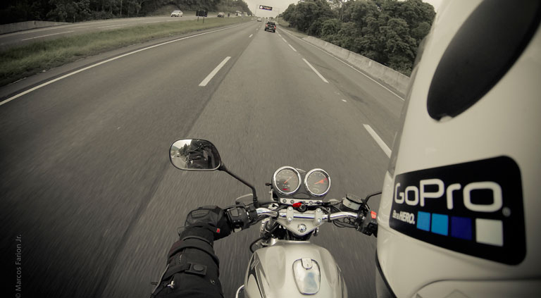moto avec caméra GOPRO Hero4