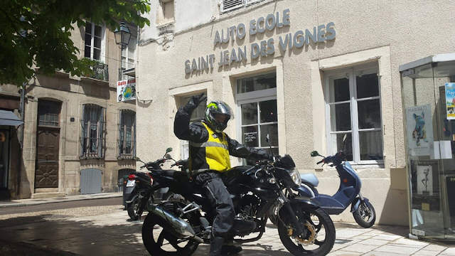 › Voir plus d'informations : Driving School Des Vignes
