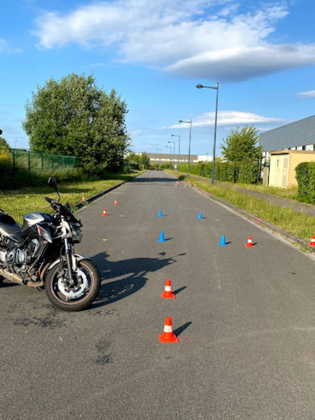 › Voir plus d'informations : Driving School Du Laboureur