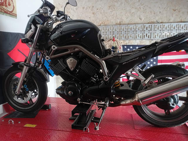 › Voir plus d'informations : Garage moto ( l atelier Méca teams)