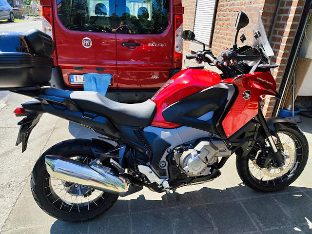 LIMBREE MOTO
