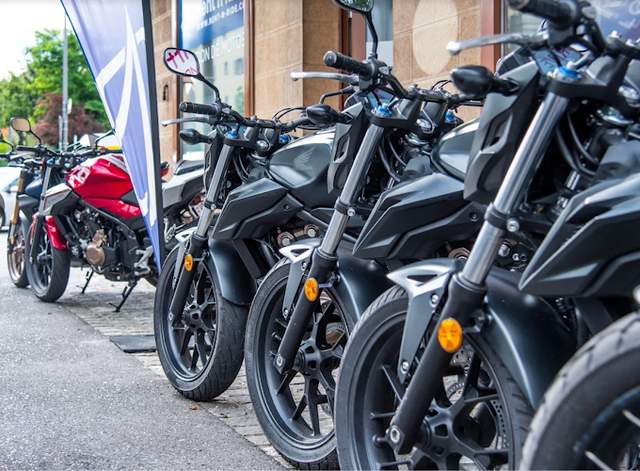› Voir plus d'informations : Rent-n-Ride Nyon - Location de motos et d'équipement